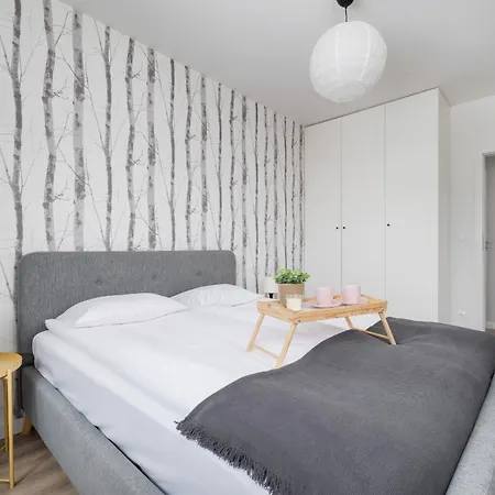 Subtle Grey With Furnished Balcony And Parking In By Renters Apartmán *