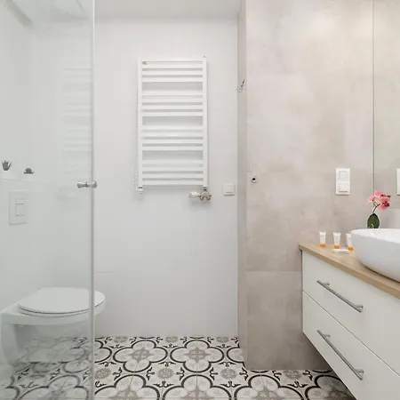 Appartement Subtle Grey With Furnished Balcony And Parking In By Renters Cracovie